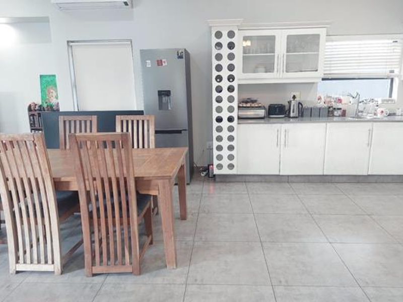 3 bedroom house with a separate flat - Photo 6