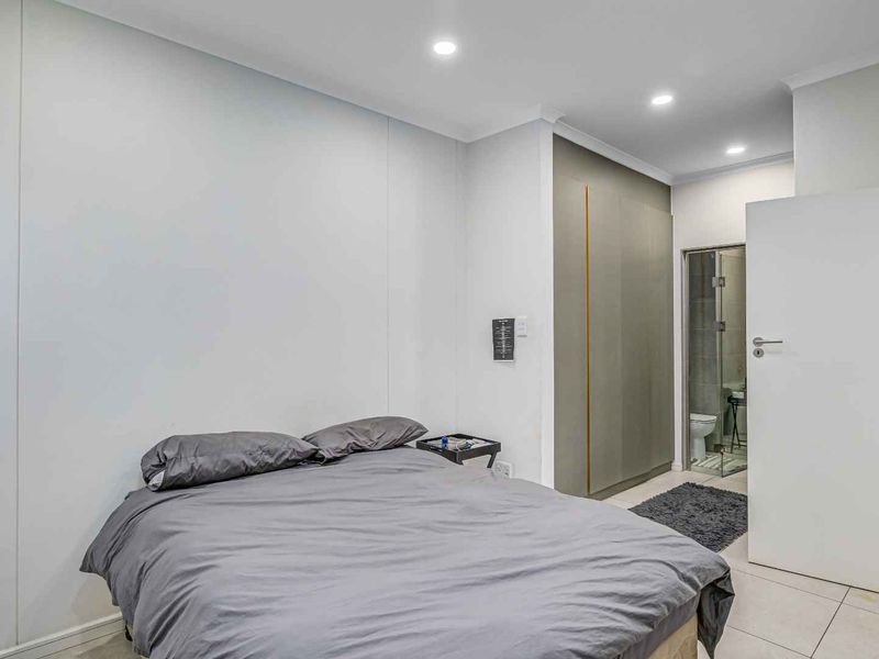 Modern Pet-Friendly Garden Apartment in Prime Greenstone Location - Photo 9