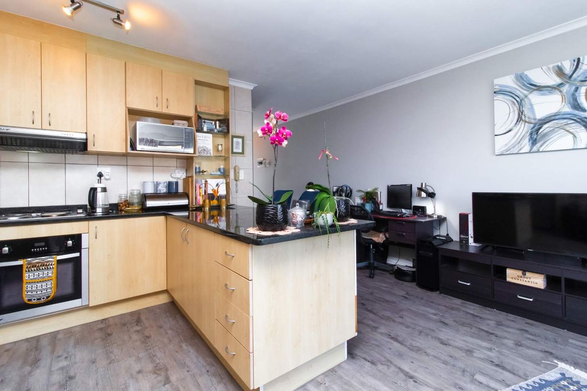 Seaside Escape – Coastal Comfort with Lifestyle Perks - Photo 3