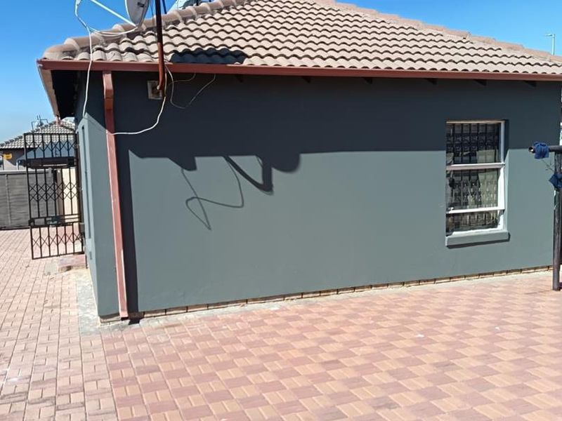 Two bedrooms house for sale in Chrystal Park Ext 58 - Photo 1