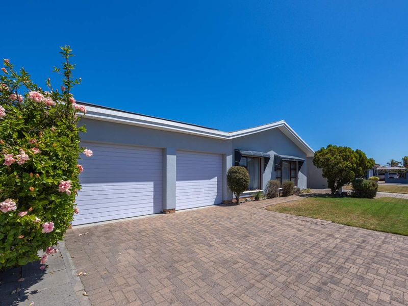 Spacious Family Home with Dual Living, Work-From-Home Office & Solar Power – Goodwood - Photo 3