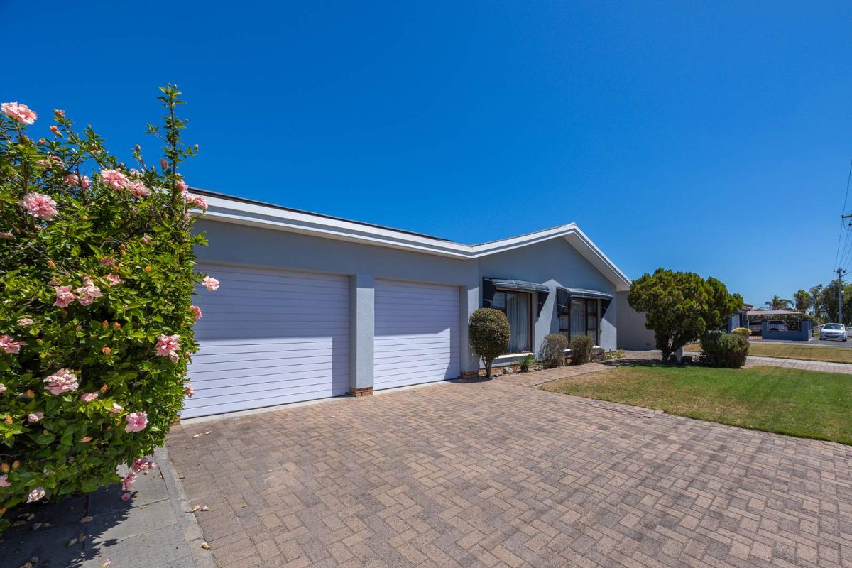 Spacious Family Home with Dual Living, Work-From-Home Office & Solar Power – Goodwood - Photo 3