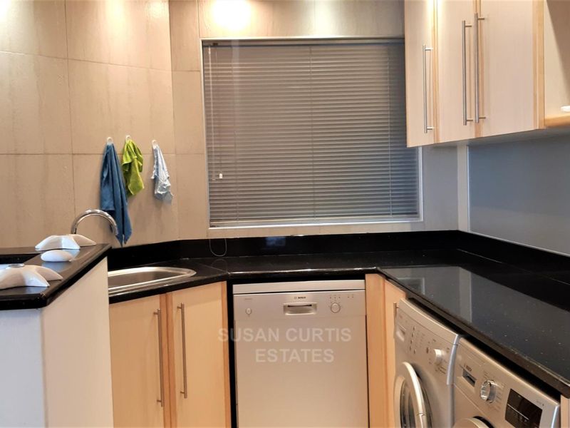 Modern Fully furnished apartment with a stunning view - Photo 6