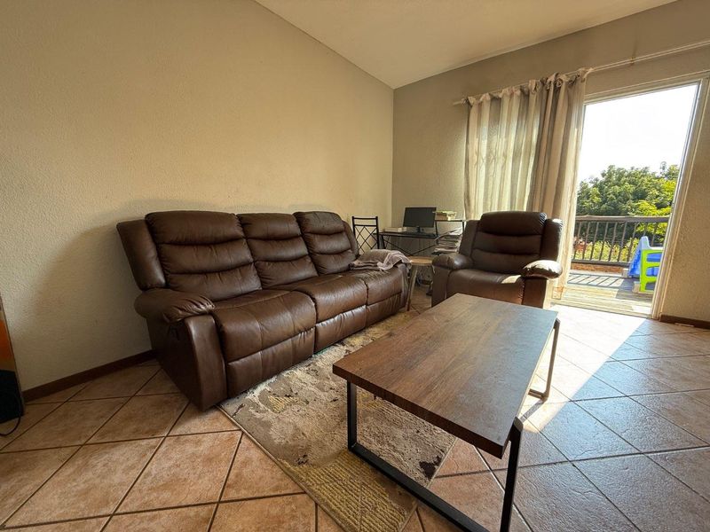 2-Bedroom Townhouse with Private Garden – Lock-Up Garage - Photo 9