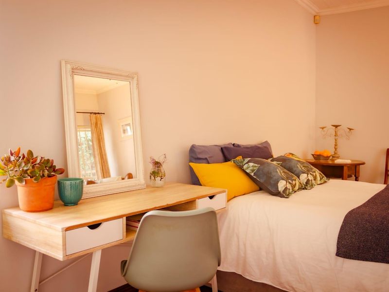 Space, Privacy and Comfort in Sought-After Rietondale - Photo 2