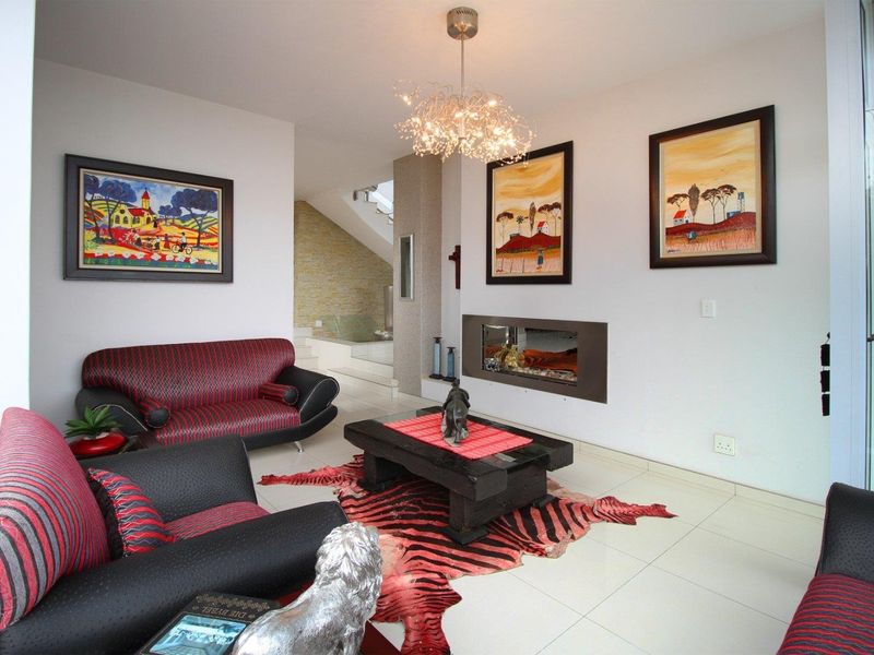 Stunning 5 Bedroom House in Featherbrooke Estates - Photo 5