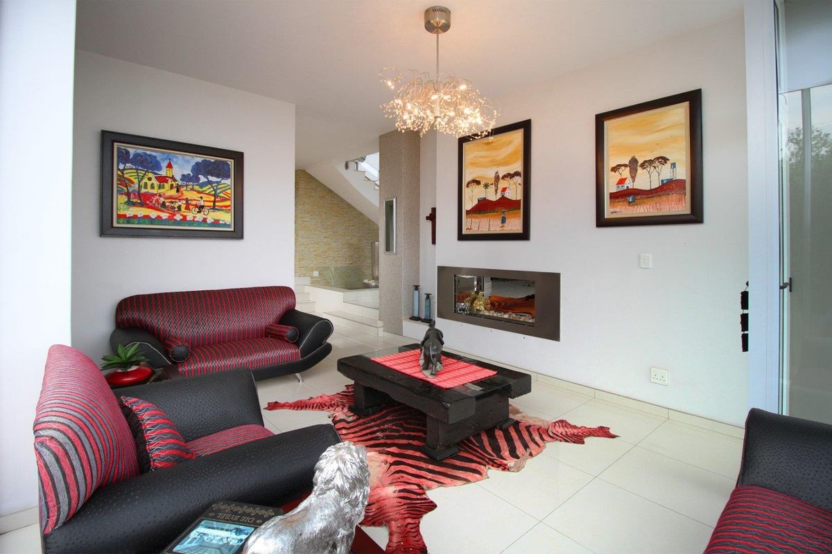 Stunning 5 Bedroom House in Featherbrooke Estates - Photo 5