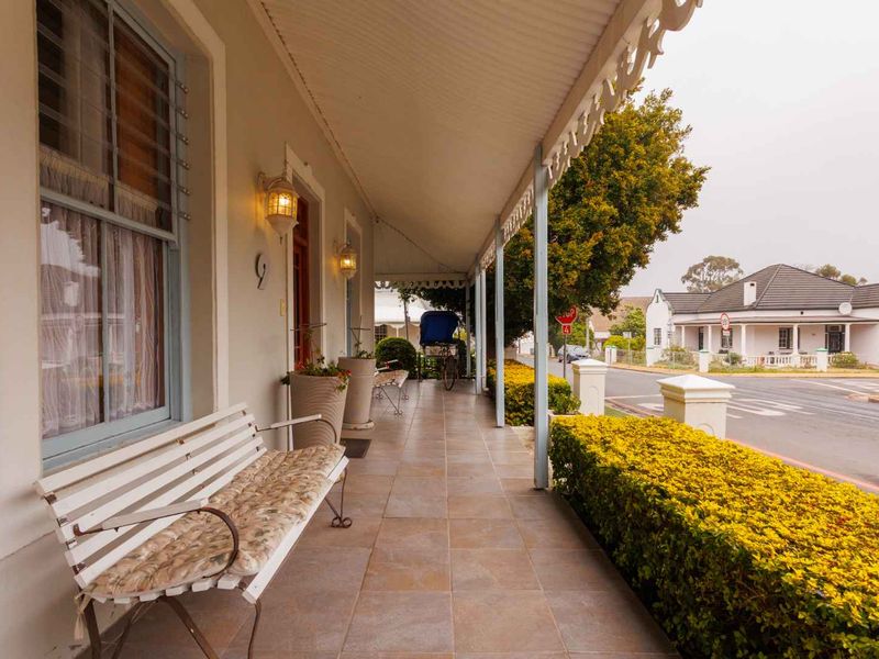 Established Nine-Bedroom Guest House Offered as a Going Concern in Franschhoek - Photo 4