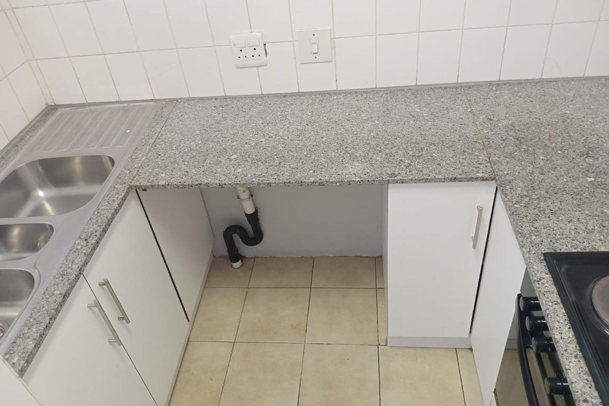 Step into this neat and well-designed 2-bedroom flat, offering a comfortable and low-maintenance lifestyle ideal for modern living. - Photo 5