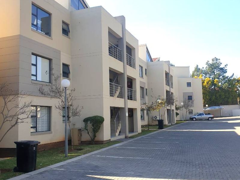 Modern Two Bedroom First Floor Apartment in Secure Ihita, Beverley - Photo 2
