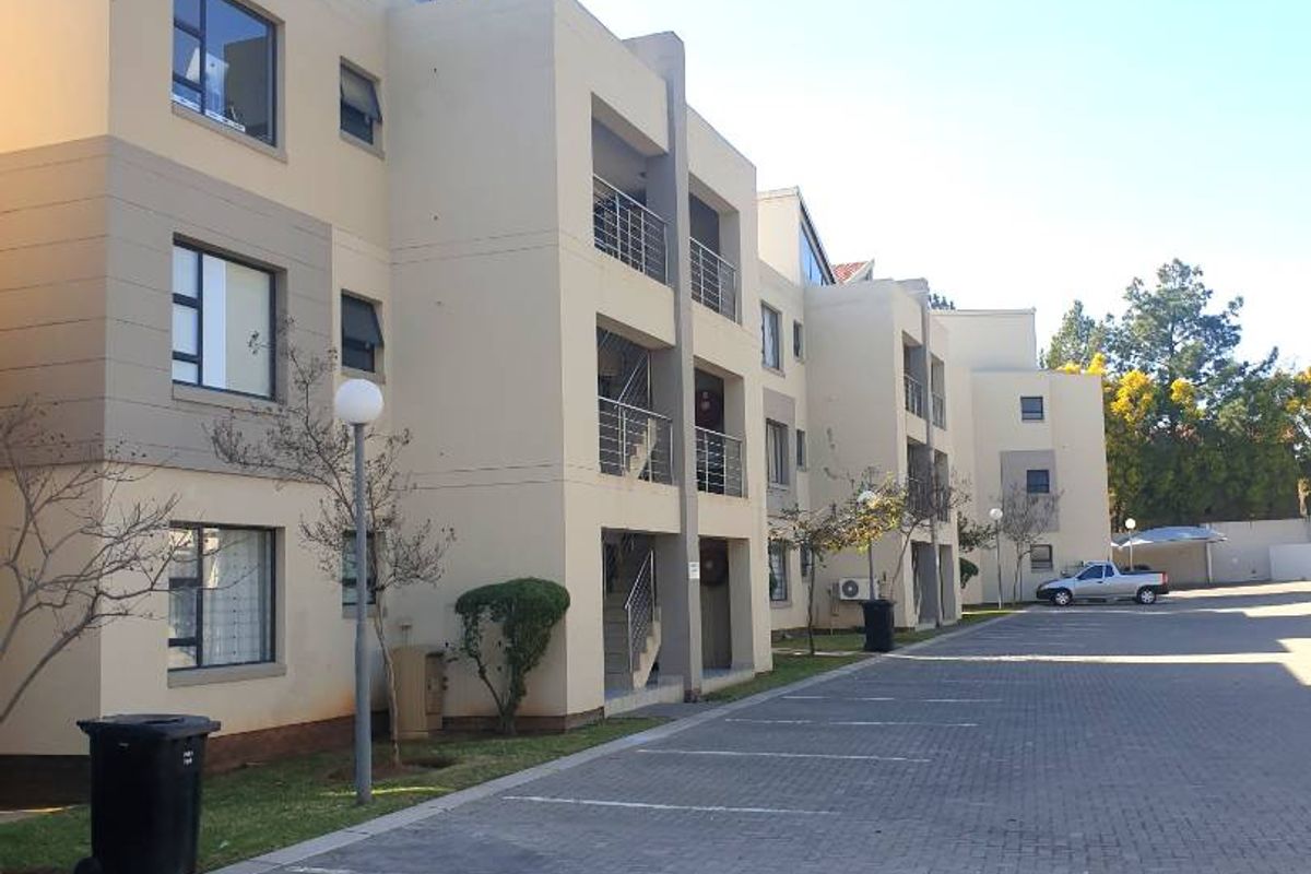 Modern Two Bedroom First Floor Apartment in Secure Ihita, Beverley - Photo 2