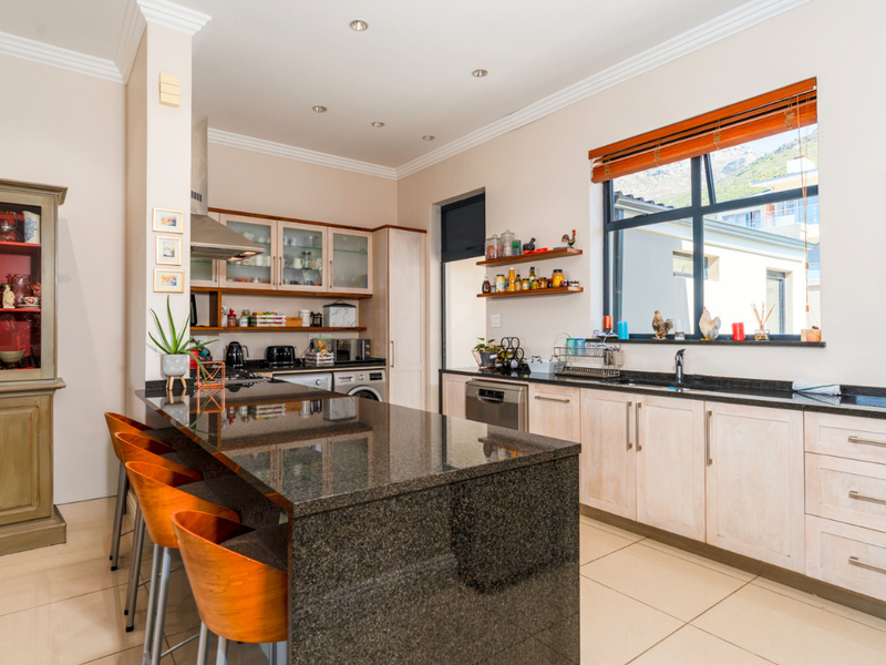 Elegant Estate Living With a View - Photo 10