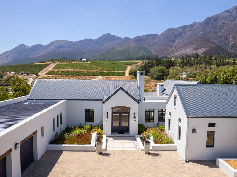 An Exceptional Winelands Home Offering Refined Country Living in Fransche Hoek Estate - Photo 3