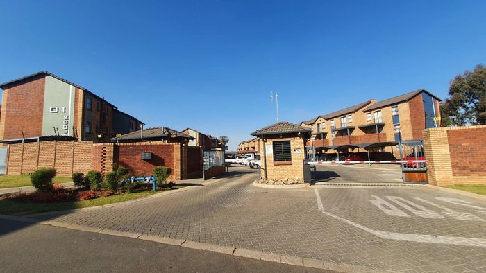 Property #2555012, Apartment For Sale in Olifantsvlei