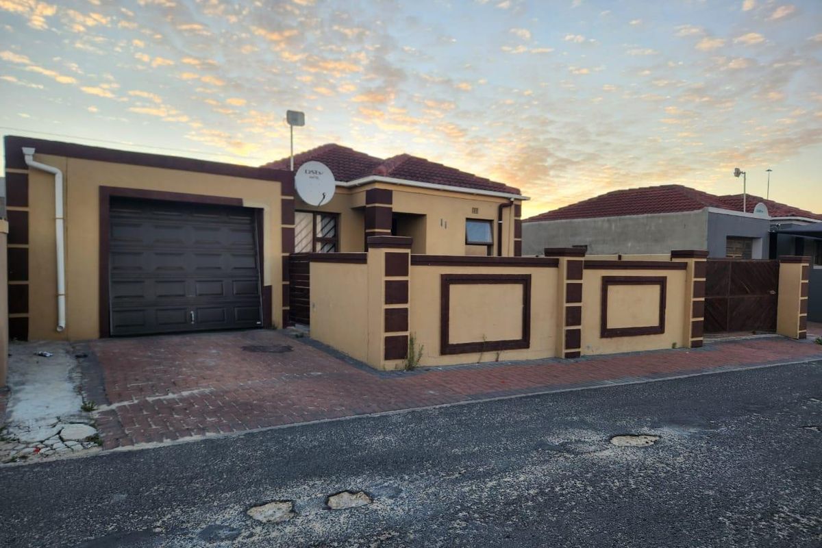 Charming Family Home with Income Potential in iLitha Park, Khayelitsha - Photo 3