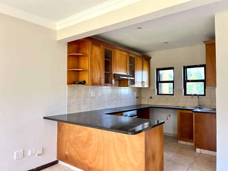 Charming 2-Bed Townhouse in Sought-After Plantations Estate - Photo 2