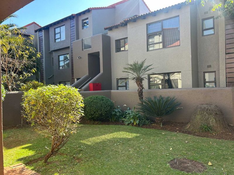 Perfectly located ground floor unit. - Photo 3