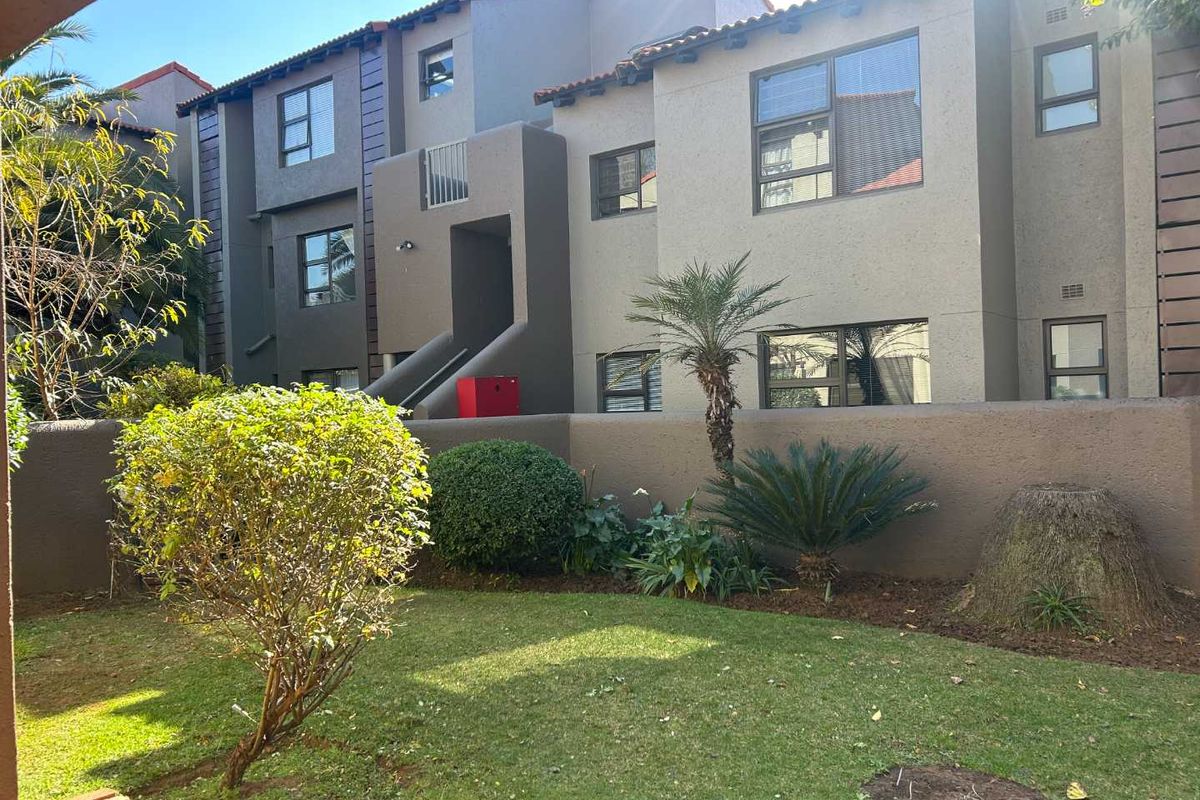 Perfectly located ground floor unit. - Photo 3