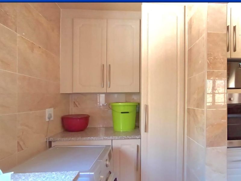 warm family home - Photo 5