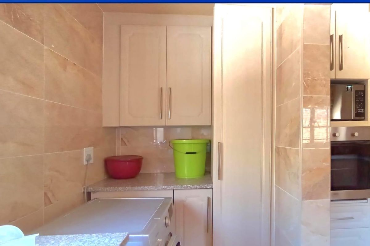 warm family home - Photo 5