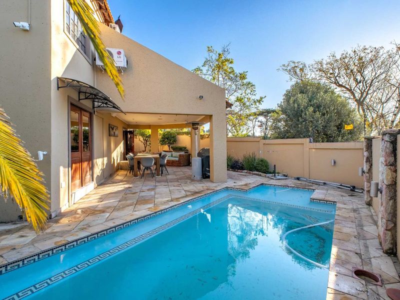​Modern Smart Home Masterpiece in Prestigious Lonehill - Photo 4