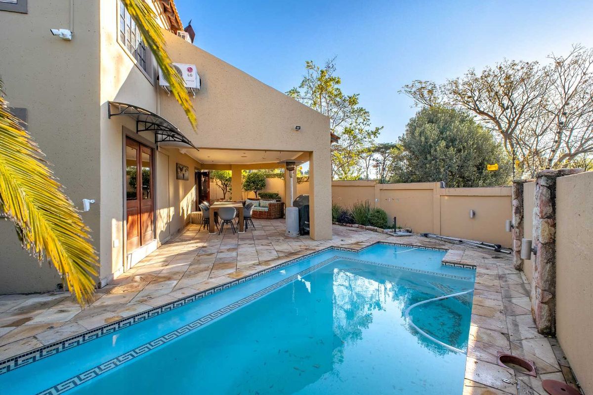 ​Modern Smart Home Masterpiece in Prestigious Lonehill - Photo 4