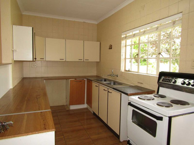 Charming Life Rights Townhouse in sought-after Retirement Village - Photo 3