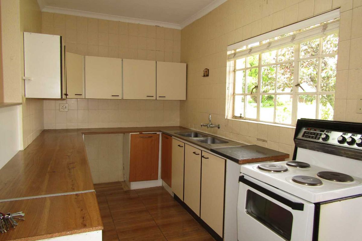 Charming Life Rights Townhouse in sought-after Retirement Village - Photo 3