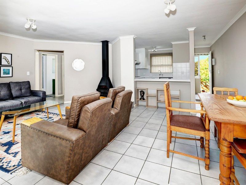 Spacious & Secure Two-Bedroom Apartment in Loevenstein - Photo 3