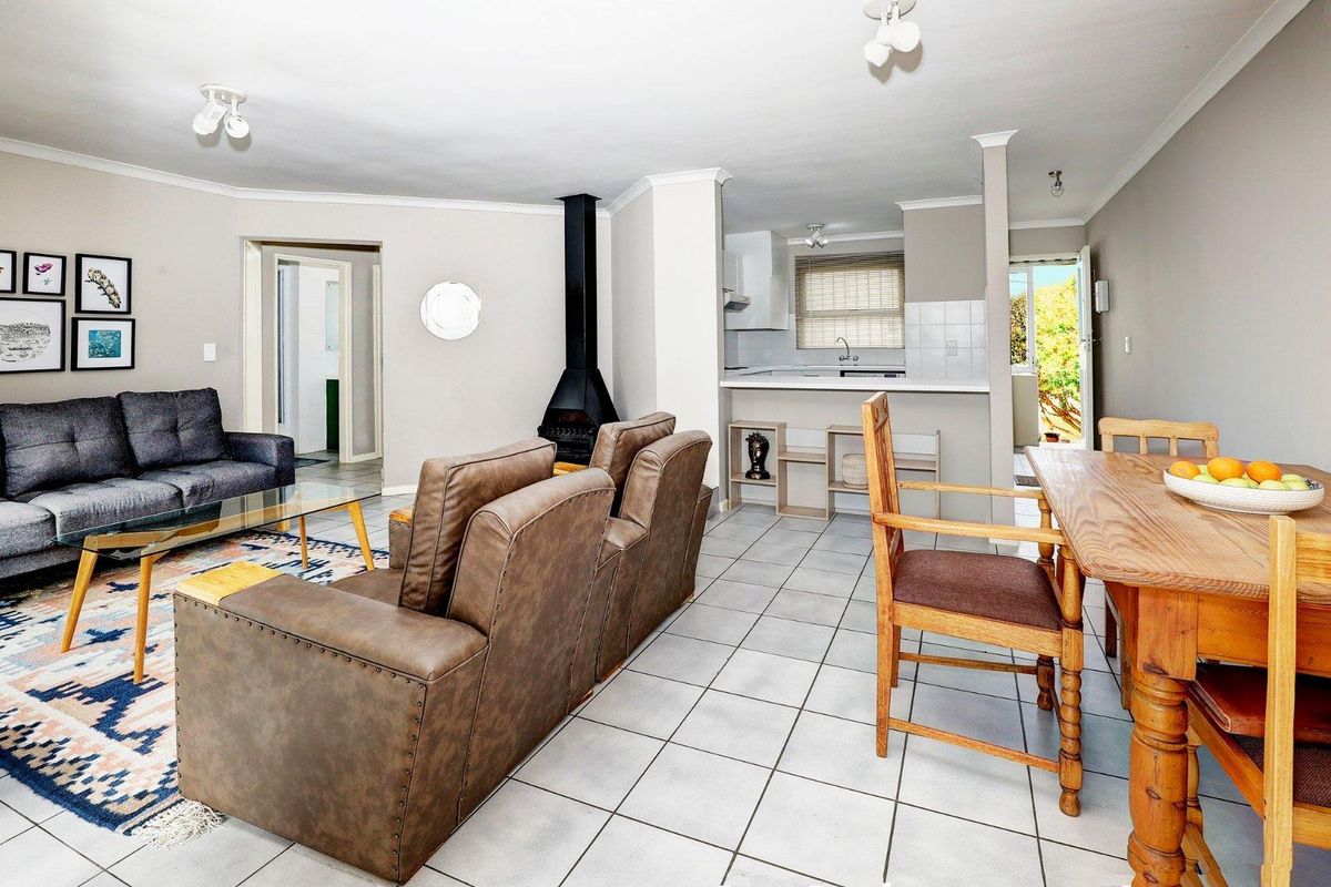 Spacious & Secure Two-Bedroom Apartment in Loevenstein - Photo 3