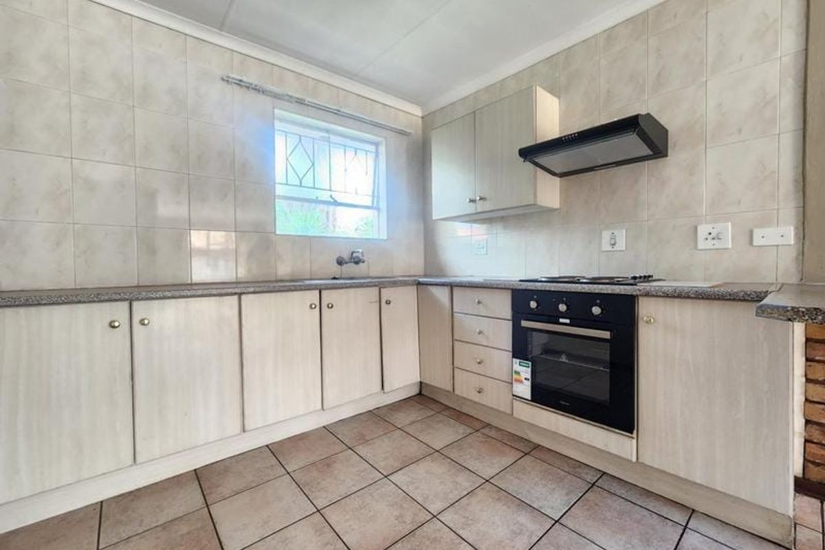 2 Bedroom Townhouse for Sale in New Redruth - Photo 2