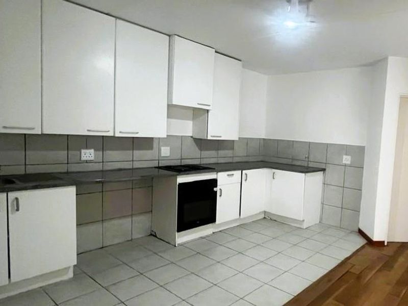 Comfortable Move-in ready - Ground floor 2 Bedroom Apartment - Photo 6