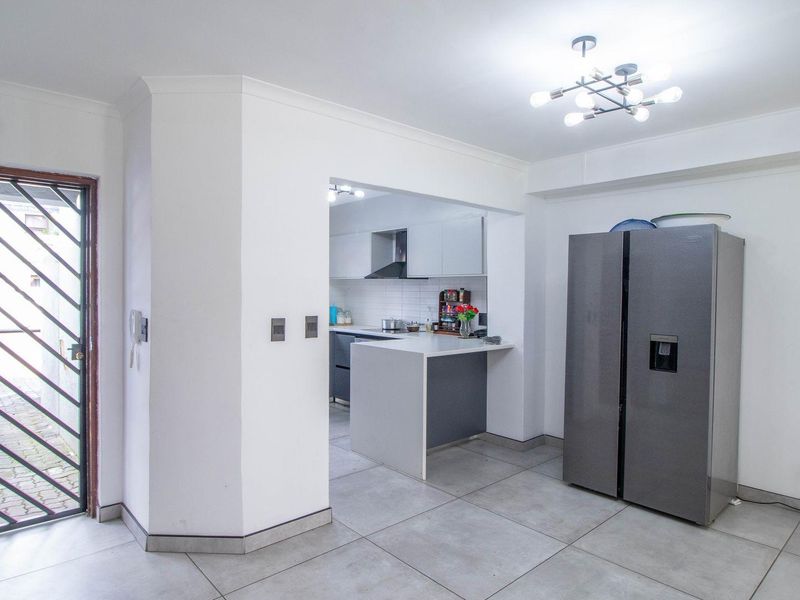 Beautiful Duplex townhouse in Lakefield Benoni - Photo 4