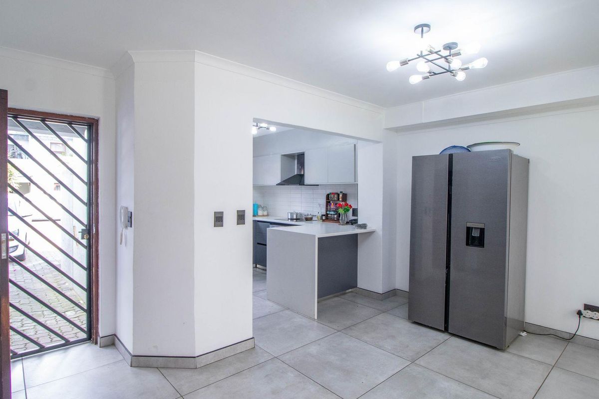 Beautiful Duplex townhouse in Lakefield Benoni - Photo 4