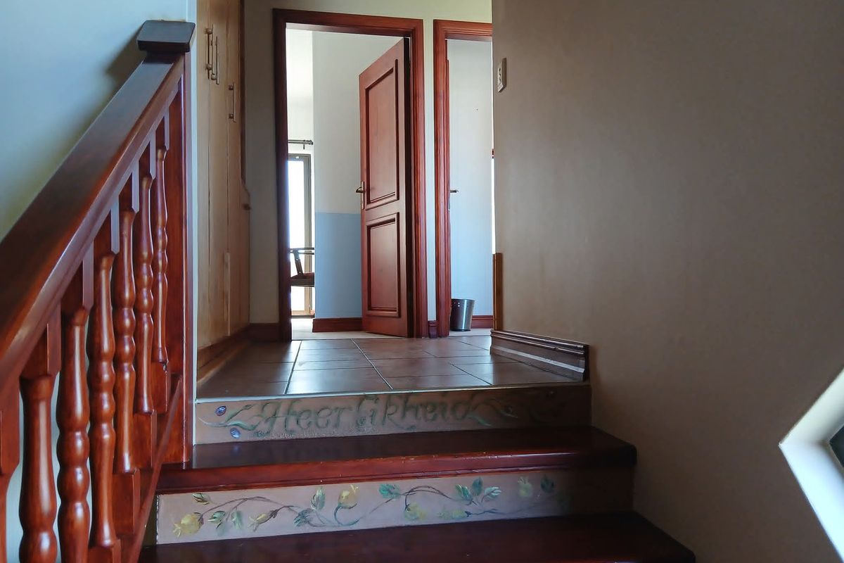 LUXURY DOUBLE STOREY HOUSE FOR SALE IN WALVISBAY LAGOON - Photo 4