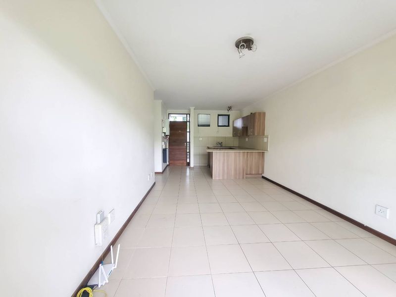 Stunning 2-Bedroom First-Floor unit with Golf course views - Photo 3