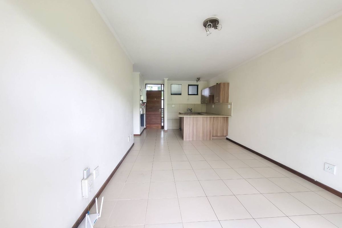 Stunning 2-Bedroom First-Floor unit with Golf course views - Photo 3