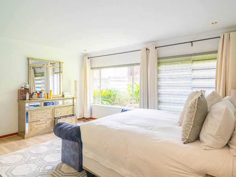 Expansion 2000m2 Family Home in Douglasdale - Photo 9