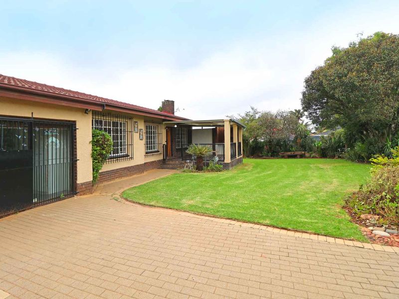 Secure & Solar-Equipped Family Home in Boomed Allen Grove - Photo 2