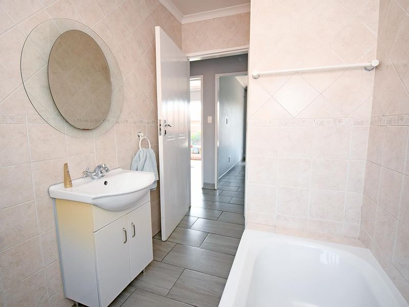 SECURE CLUSTER NEAR SCHOOLS!!! - Photo 9