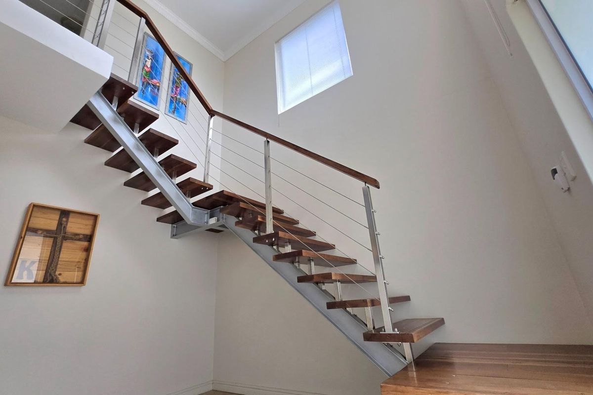 Luxurious Franskraal 3-Bedroom House: Entertainer's Dream with Modern Finishes and Sea Views. - Photo 3