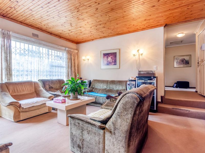 Charming Smallholding: Endless Possibilities for a 3 Bedroom Family Home - Photo 4