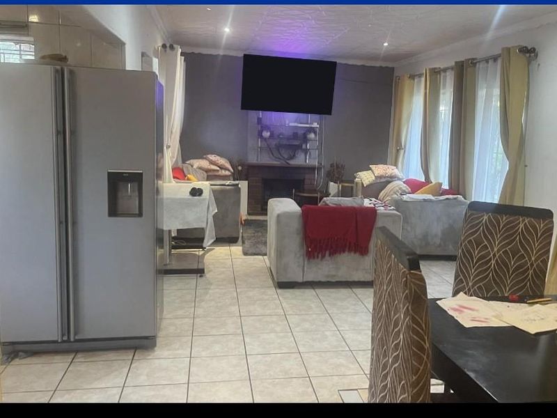 Priced to sell property - Photo 3