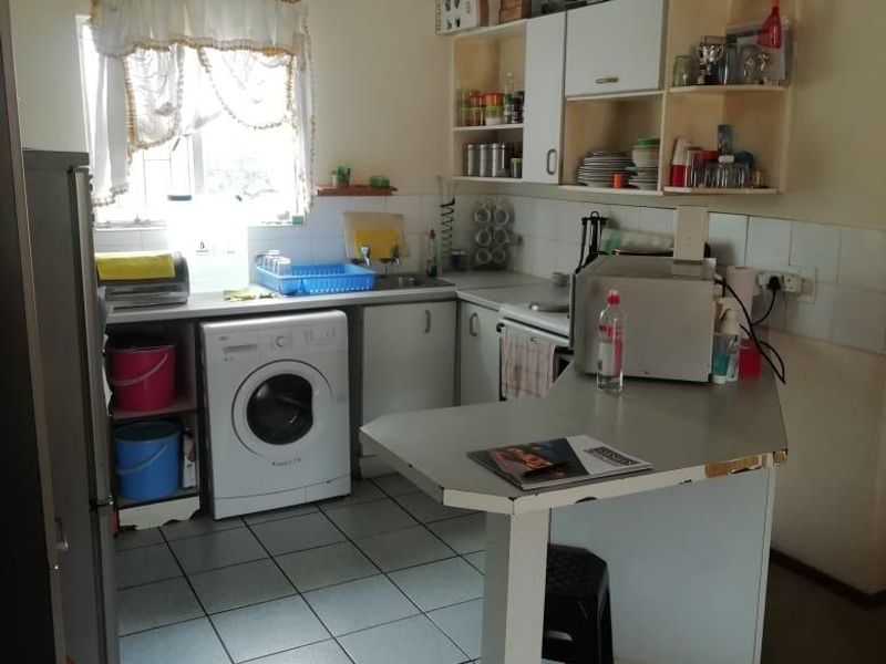 2 Bedroom Apartment / Flat for Sale in Lakefield - Photo 6