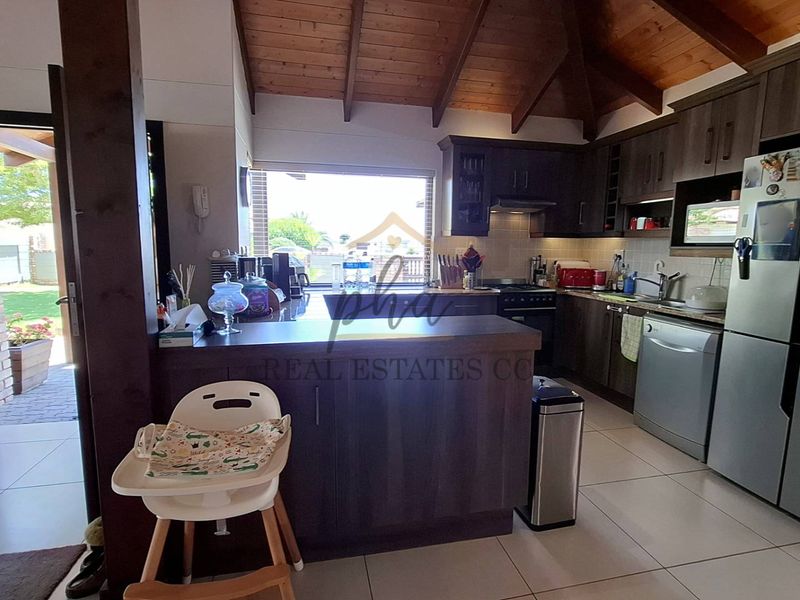 Family Home for Sale – Stylish & Move-In Ready - Photo 8