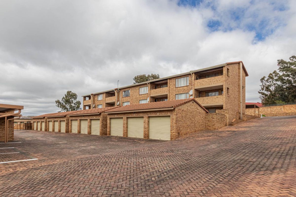 Spacious 2 bed unit for sale. - Photo 2