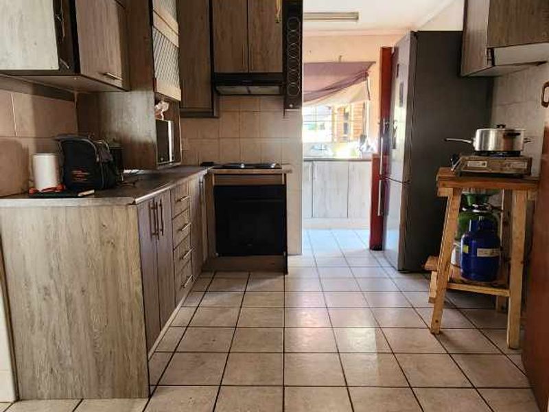 3 Bedroom House To Rent in Ninapark - Photo 4