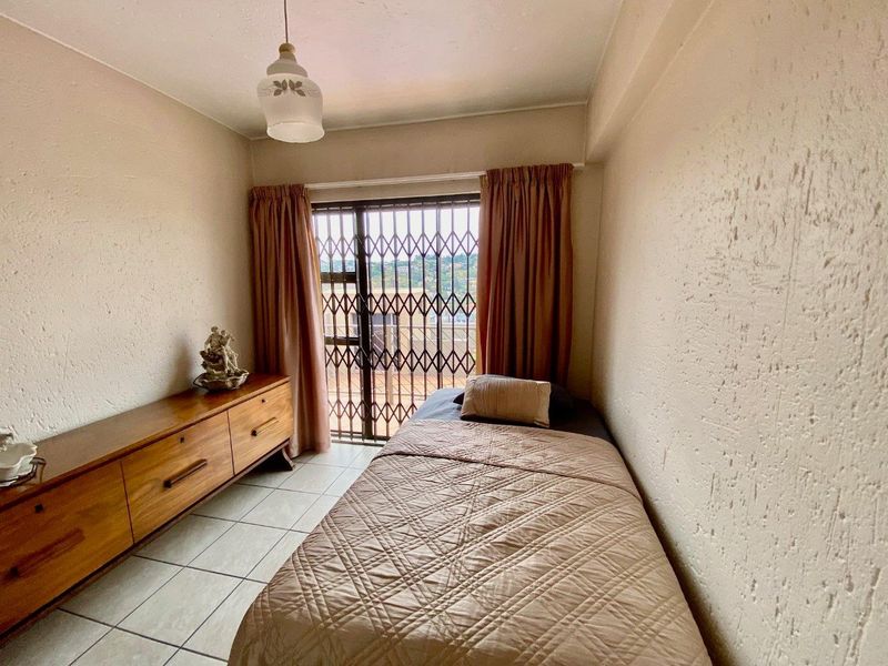 FAMILY AND ENTERTAINING LIVING IN BASSONIA - Photo 9