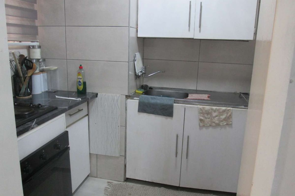 A VERY UNIQUE BEAUTIFUL {1} ONE BEDROOM APARTMENT FOR SALE IN PRETORI CENTRAL BARGAIN - Photo 5