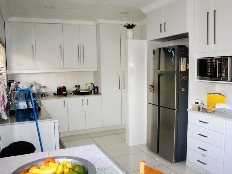 3 Bedroom Townhouse for sale in Vryheid - Photo 4